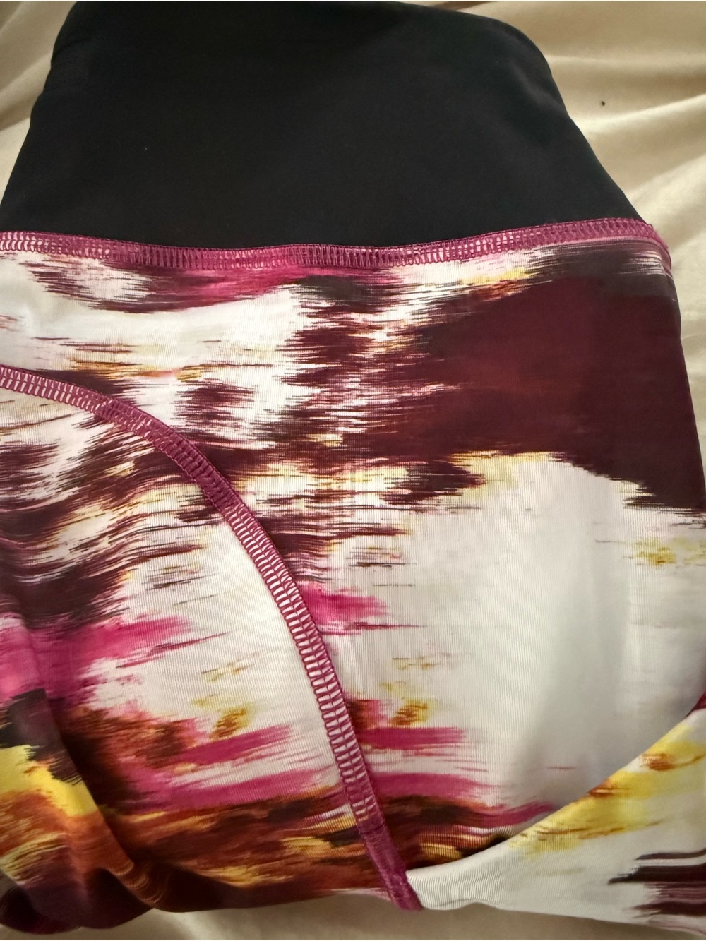 Lululemon older  sz 8 leggings special edition print in great condition